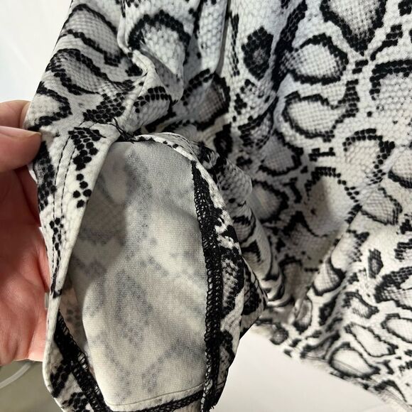 Zenana snake print top - Picture 3 of 5